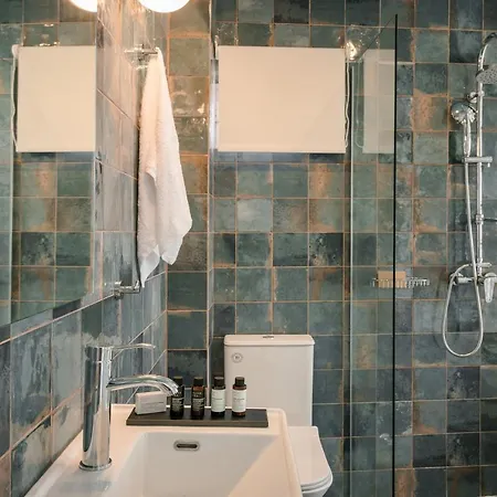 The Blue העיירה סקיאתוס